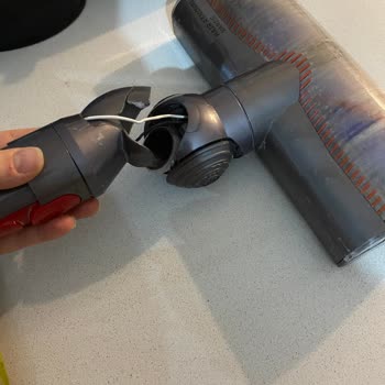 Dyson V10 Süpürge Başlığının Kendiliğinden Kırılması Ve Müşteri Hizmetlerinden Çözüm Sunulmaması
