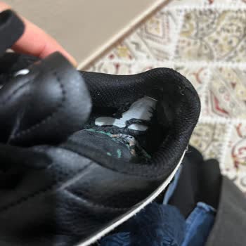 Kısa Sürede Yırtılan Puma Ayakkabı İçin Mağazadan Cevap Bekleniyor