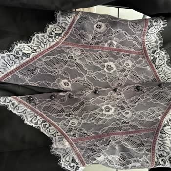 Beyaz Dantelli Ceket Yıkamada Siyaha Dönüştü, Üretim Hatası Şikayeti