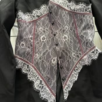 Beyaz Dantelli Ceket Yıkamada Siyaha Dönüştü, Üretim Hatası Şikayeti