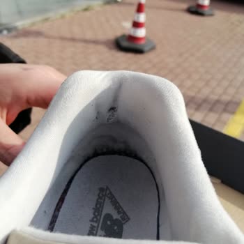 Ücretli Ayakkabının İç Astarı Kısa Sürede Yırtıldı Ve Mağaza Değişimi Reddediyor