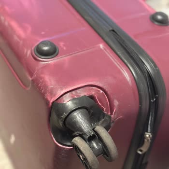 Ajet Uçuşunda Valiz Tekerlekleri Kırıldı, Tamir Veya Yeniden Temin İstiyorum