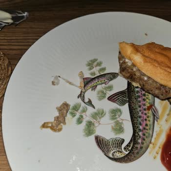 Burger King Balgat Şubesinde Köfte İçinde Plastik Parça Bulundu