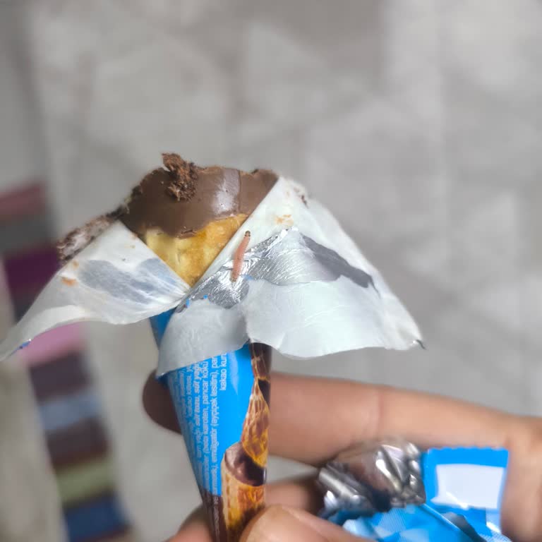 Son Kullanma Tarihi Geçmemiş Olsa Da Ozmo Cornet İçinde Kurt Çıktı