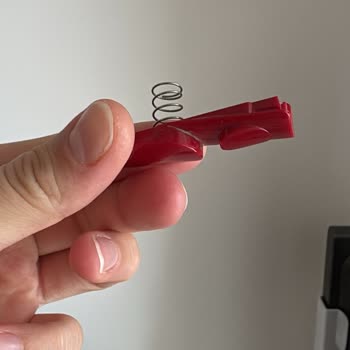 Dyson V11 Kırılan Parçada Sadece Pahalı Parça Satışı, Tamir Seçeneği Yok