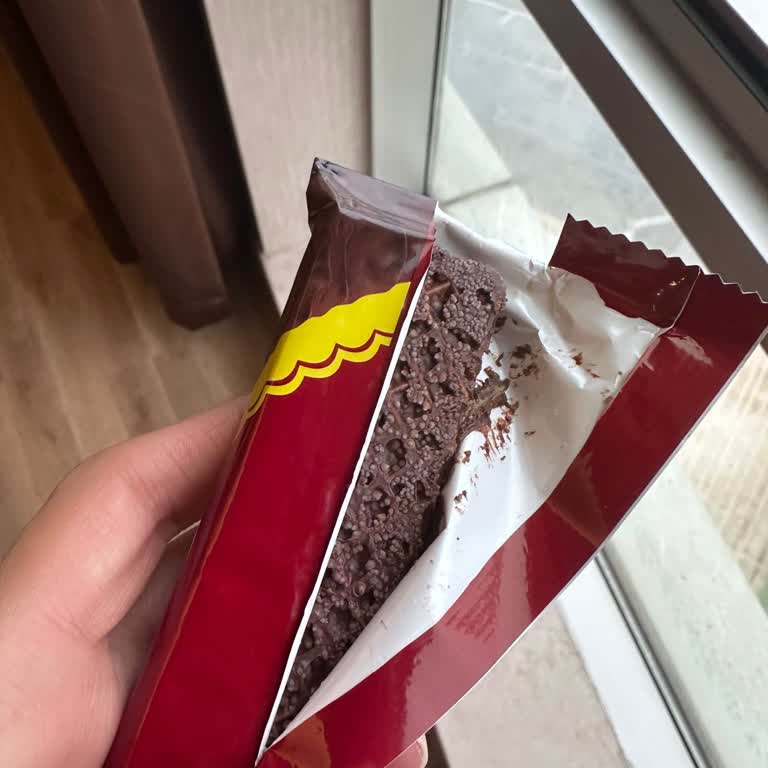 Adana Carrefour’da Satın Alınan Ülker Gofret Çikolatasında Beyaz Lekeler!