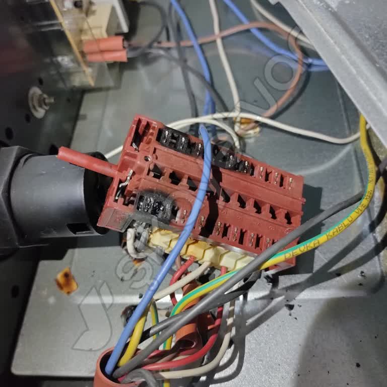 İlk Kullanımda Komütatör Düğmesi Yanan Ankastre Fırın İçin İade Talebi