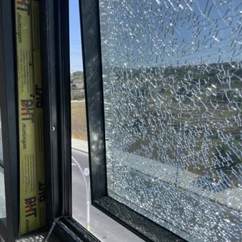 Afiş Camı Patlattı, Şirket Yanıt Vermedi