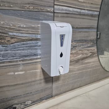 Kahta Devlet Hastanesi Acil Biriminde Erkek Tuvaletinde Yoğun Koku Ve Sabun Eksikliği