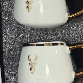 Karaca Züccaciye Fincanların Üzerinde Son Derece Belirgin Çizikler Ve Defolar Vardı