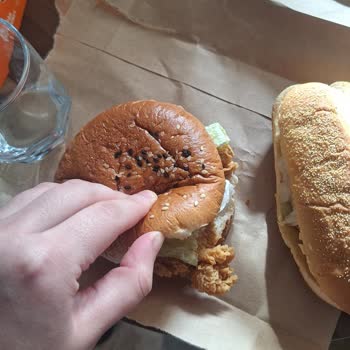 Siparişte Gelen Bayat Ve Sert Hamburger Ekmeği İçin İade Talebi