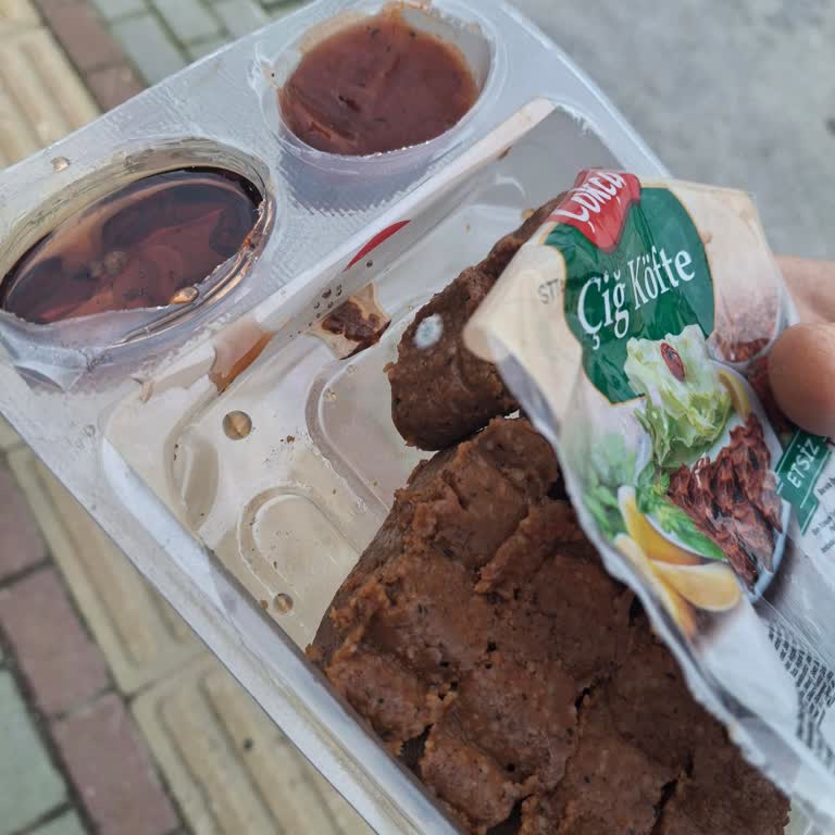A101 Şubesinde Küflü Çiğ Köfte Satışı Sağlık Riski Oluşturdu