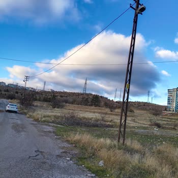 Enerjisa’nın Elektrik Direklerini Kaldırmaması İnşaatı Durduruyor