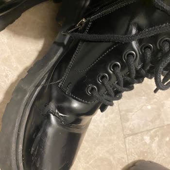 FLO Cadde Mağazasında Hakiki Deri Sözlenen Sahte Deri Bot Ve Hızlı Deformasyon Sebebiyle İade Talebi