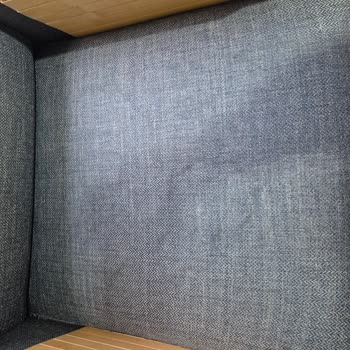 Keten Kumaşlı Koltukta Su Damlası İz Bırakması Ve Hızlı Deformasyon