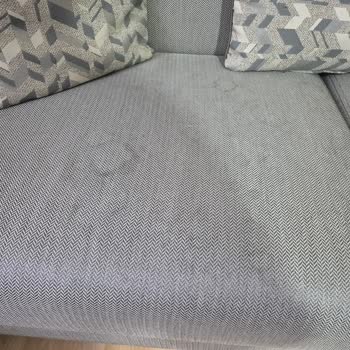 Keten Kumaşlı Koltukta Su Damlası İz Bırakması Ve Hızlı Deformasyon