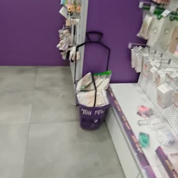 Sefaköy Gratis’te Esnafın İndirim Ürünlerini Aşırı Toplaması