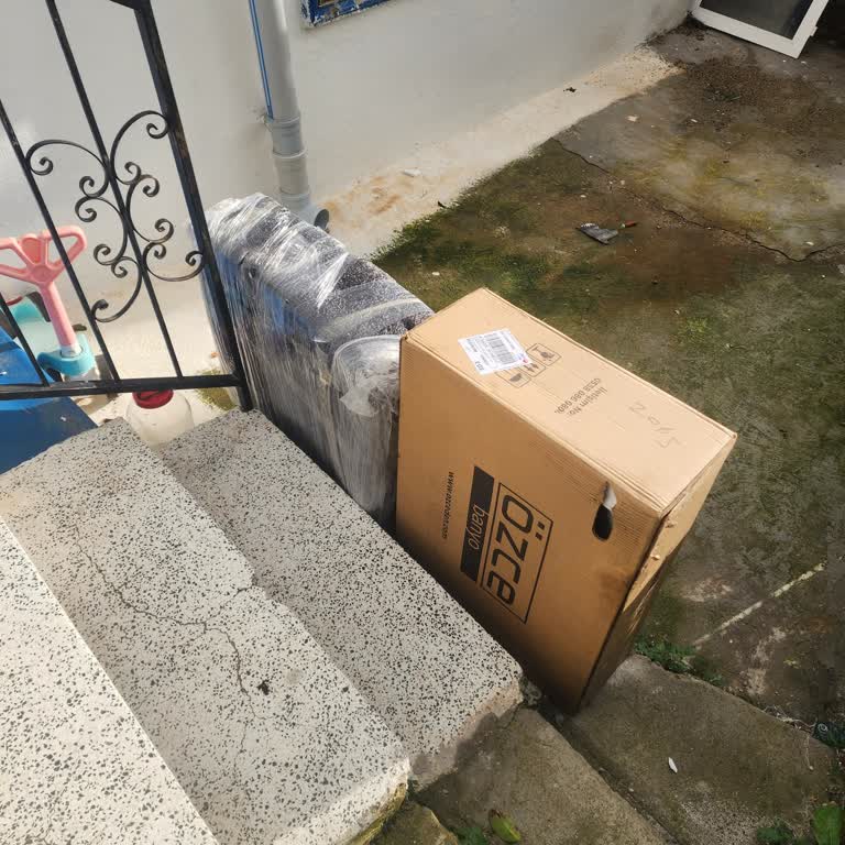 Aras Kargo Personelinin Kapıma Kargo Getirmemesi ve Saygısız Davranışı