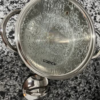 Karaca Tencerelerde Belirgin Sararmalar Ve Yanmalar Oluştu, Birinin Kapağı Çatladı