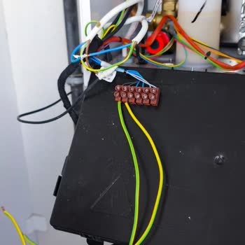 İzinsiz Kart Müdahalesi Ve Çelişkili Servis Açıklamaları Ücret İadesi Ve Kombi Değişimi Talebi