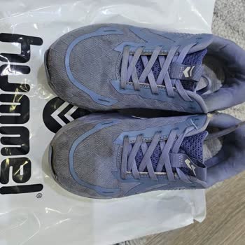 Hummel Denies Refund After Sneakers Tear Within Two Months