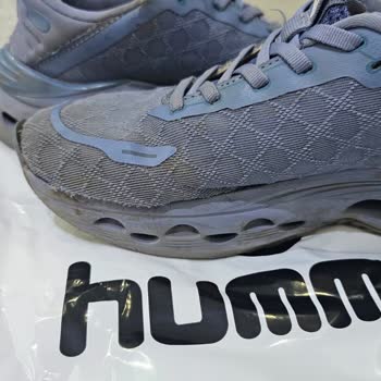 Hummel Denies Refund After Sneakers Tear Within Two Months