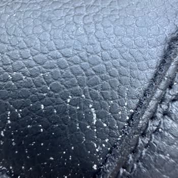 Boyner Vadi'de Tommy Hilfiger Ayakkabısının Boya Atması Hakkında İade Talebi