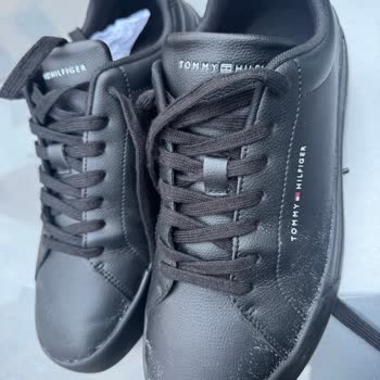 Boyner Vadi'de Tommy Hilfiger Ayakkabısının Boya Atması Hakkında İade Talebi