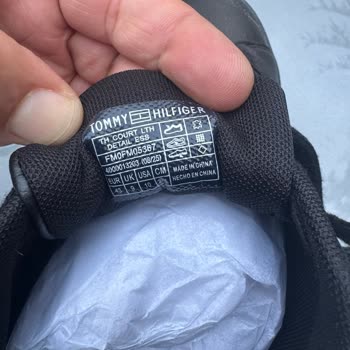 Boyner Vadi'de Tommy Hilfiger Ayakkabısının Boya Atması Hakkında İade Talebi