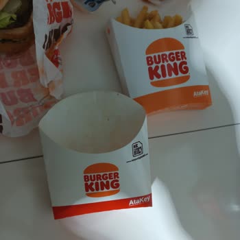 Eksik Ve Yanlış Gelen Hamburger Ve Patates, Yardımcı Telefon Çalışmıyor