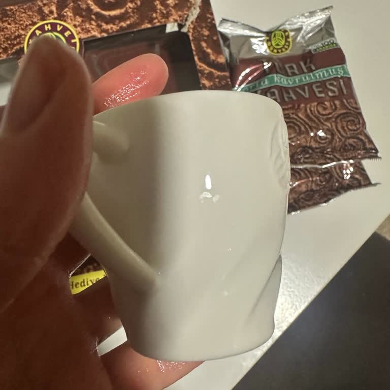 Kahve Dünyası'ndan Defolu Hediye Fincan Şikayeti