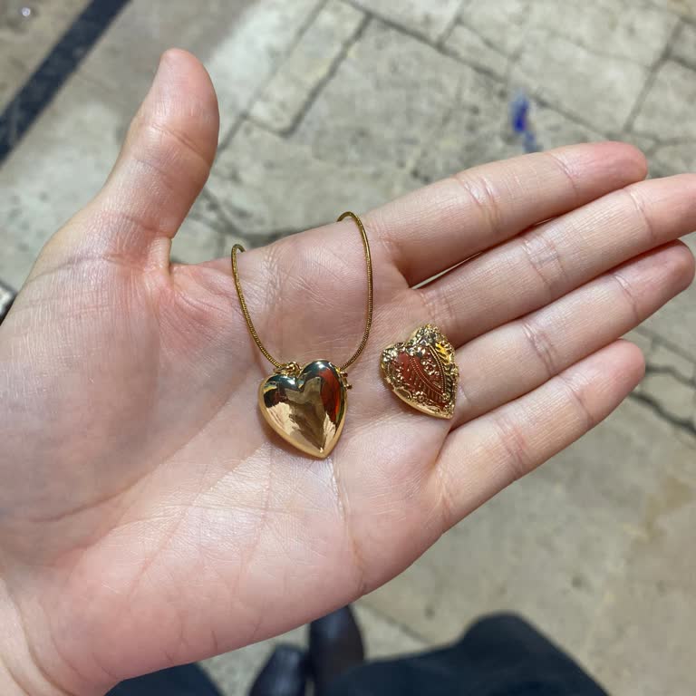 Bozuk Kolye Ve Mağaza Personelinin Saygısız Davranışı