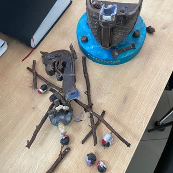 Kırık Vikings Gemisi Figürü İçin Acil İade Talebi