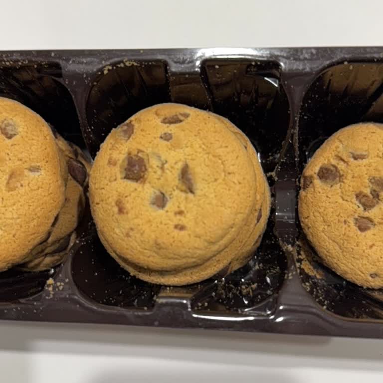 Bozulmuş Milka Bisküvisi Ve Son Kullanma Tarihi Yaklaşmış Ürün Satışı