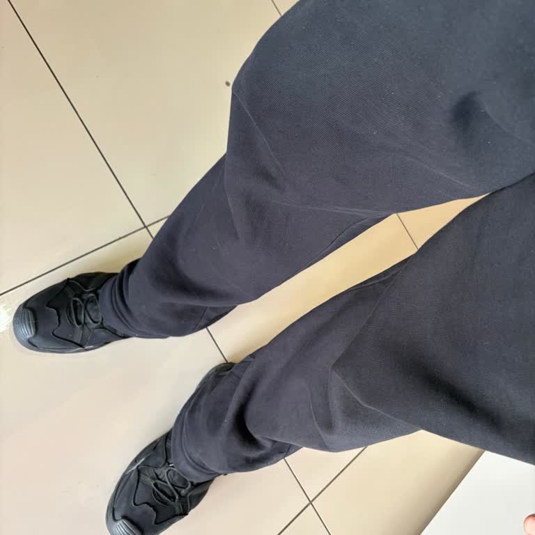 Mavi Eşofman Altında Renk Solması Ve Diz Yapması Kalite Sorunu