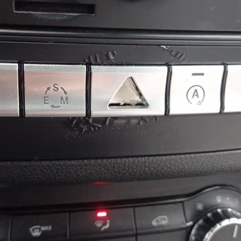 Mercedes-Benz B180 Cam Ve Flaşör Düğme Kaplamalarının Çabuk Soyulması Ve Ücretsiz Çözüm Talebi