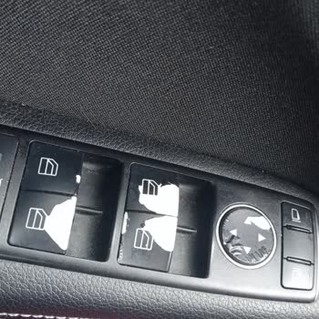 Mercedes-Benz B180 Cam Ve Flaşör Düğme Kaplamalarının Çabuk Soyulması Ve Ücretsiz Çözüm Talebi
