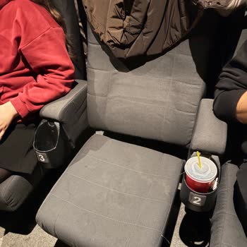 Cinemaximum Salon 8'de Eski, Rahatsız Koltuklar Ve Kalitesiz İkramlar Nedeniyle Ücret İadesi Talebi