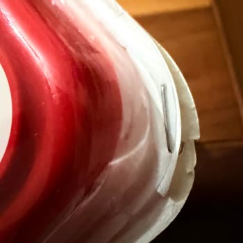 Hasarlı Ve Yanlış Renkli Kılıflar, İade Reddi Ve Avukat Tehditine Tepki