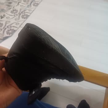 FLO Mağazasından Alınan Botta Çökme ve Yırtılma