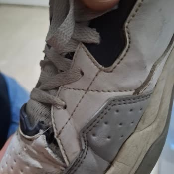 Ayakkabının Üst Bölümünde Yırtılma, Mağaza Değişim Ve İade Reddetti