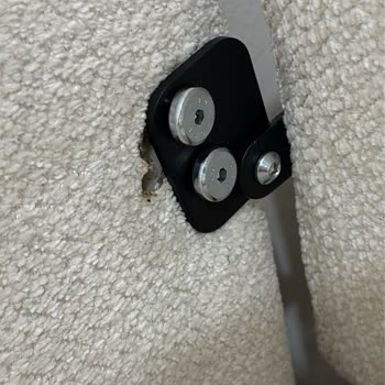 Yanlış Koltuk Ayağı Ve Kırık Masa İçin Hızlı Değişim Talebi