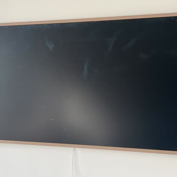 Teslimattan Beri Çizikli Teşhir TV İçin Ücretsiz Panel Değişimi Bekliyorum