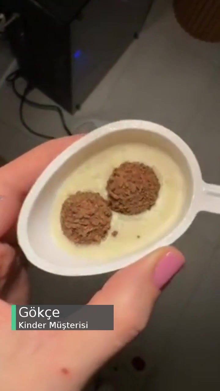 Kinder Joy'un Üstündeki Beyaz Kabarcıklar videonun kapak resmi
