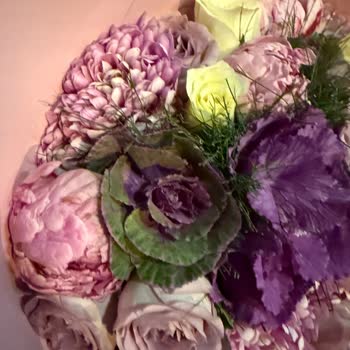 Görseldeki Buketten Farklı Solmuş Çiçek Gönderimi İçin İade Talebi