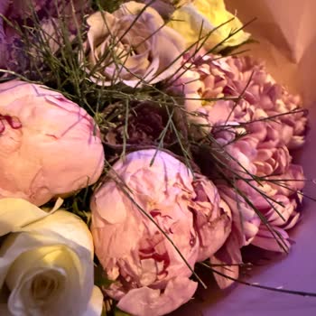 Görseldeki Buketten Farklı Solmuş Çiçek Gönderimi İçin İade Talebi