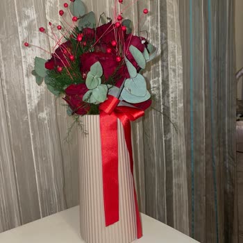 Görselle Uyumsuz Ve Kötü Durumdaki Çiçek Teslimatı