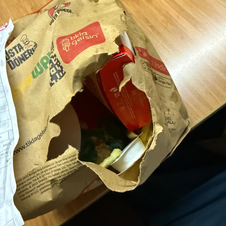 Kırık Paket, Hijyen Sorunları ve Destek Eksikliği Nedeniyle Yemeksepeti'nden İade Talebi
