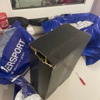 Intersport Hasarlı Kutu Güveni Sarsan Alışveriş