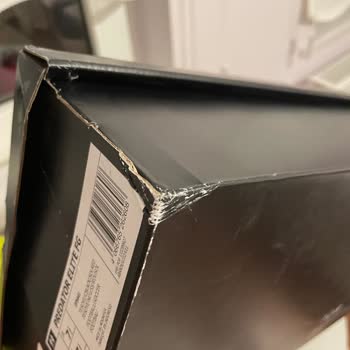 Intersport Hasarlı Kutu Güveni Sarsan Alışveriş